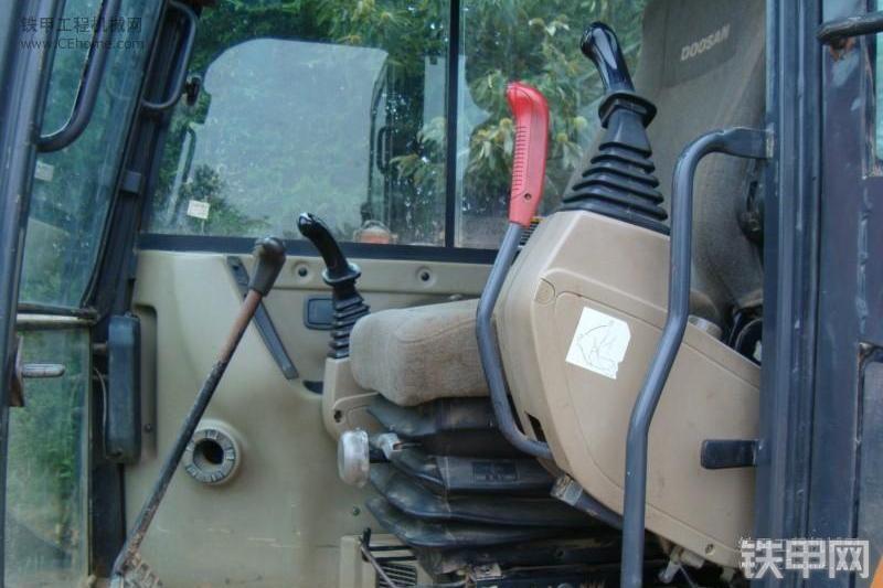 迪万伦DH80-7挖掘机整机外观