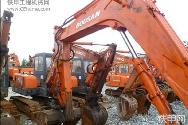 迪万伦DH80-7挖掘机整机外观