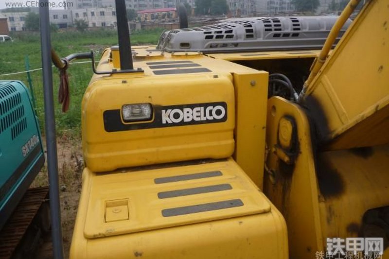 神钢SK250-8进口挖掘机局部