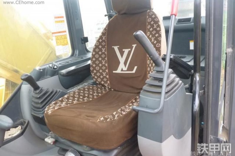 神钢SK250-8进口挖掘机局部