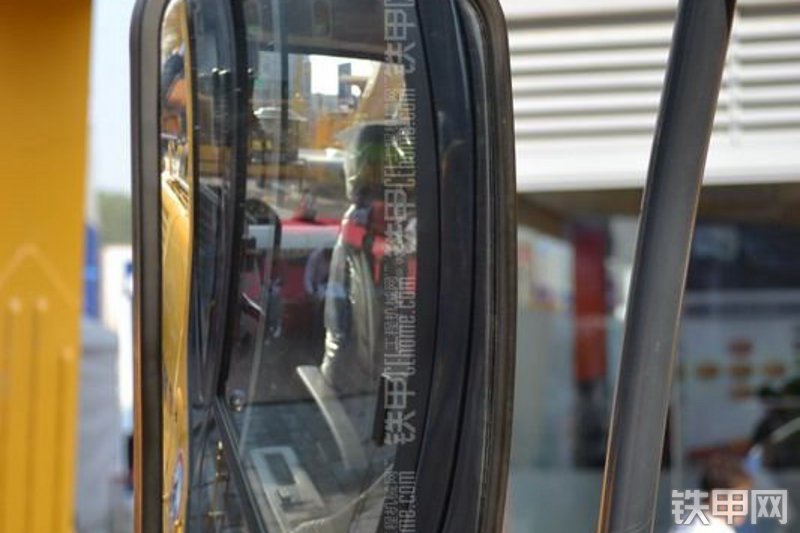 柳工CLG939DH挖掘机局部