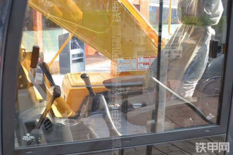 柳工CLG939DH挖掘机局部