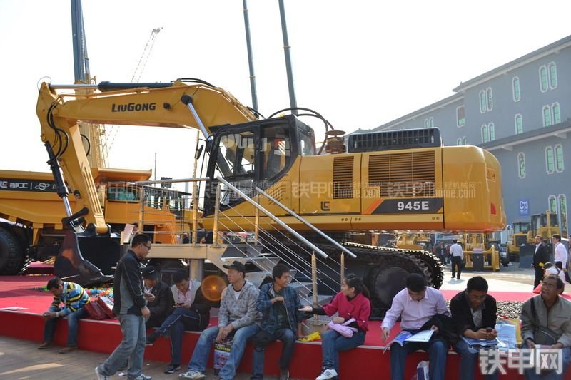 柳工CLG945E挖掘机整机外观