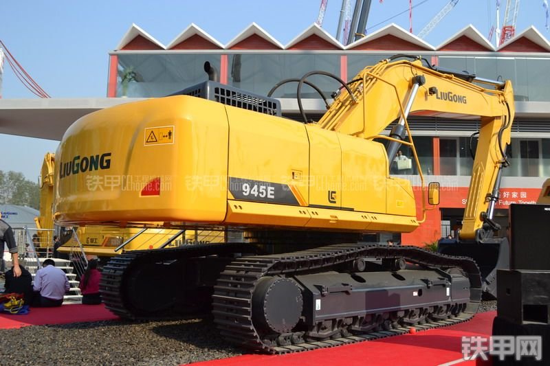 柳工CLG945E挖掘机整机外观