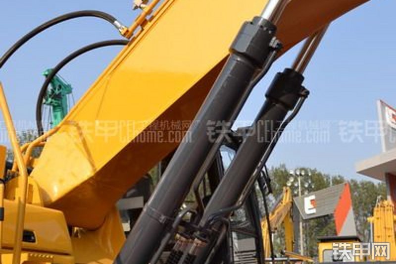 柳工CLG945E挖掘机整机外观