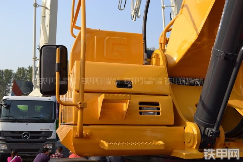 柳工CLG945E挖掘机整机外观