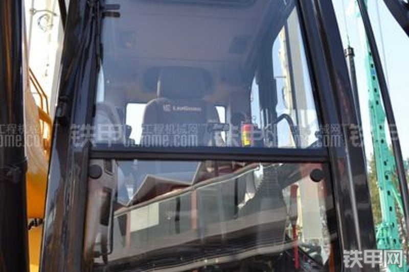 柳工CLG945E挖掘机整机外观