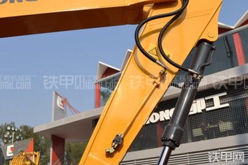 柳工CLG945E挖掘机整机外观