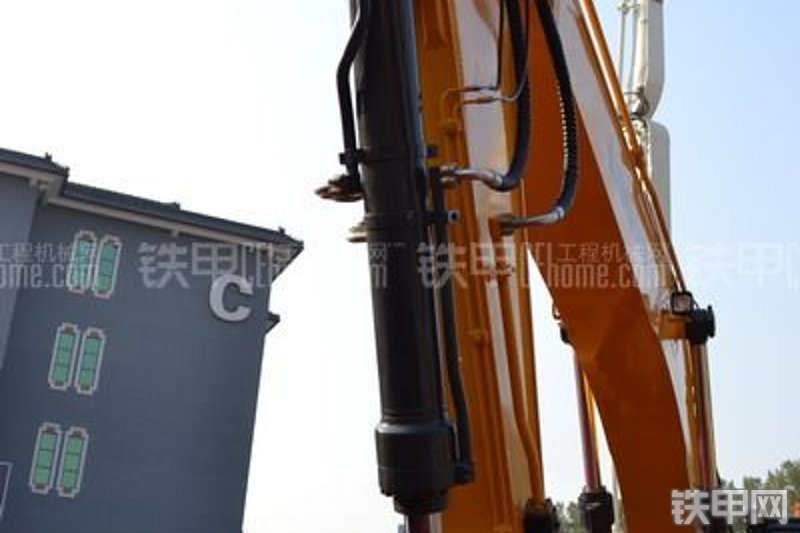 柳工CLG945E挖掘机整机外观