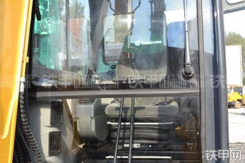 柳工CLG9065D挖掘机局部