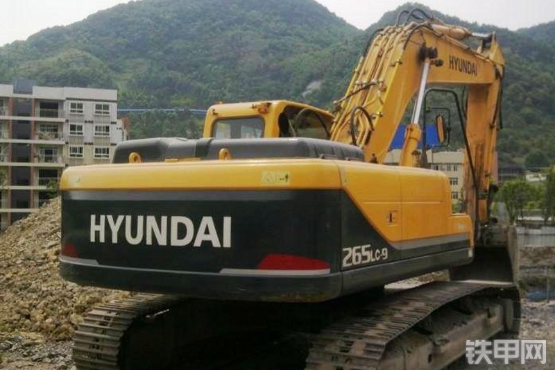 现代R265LC-9挖掘机整机外观