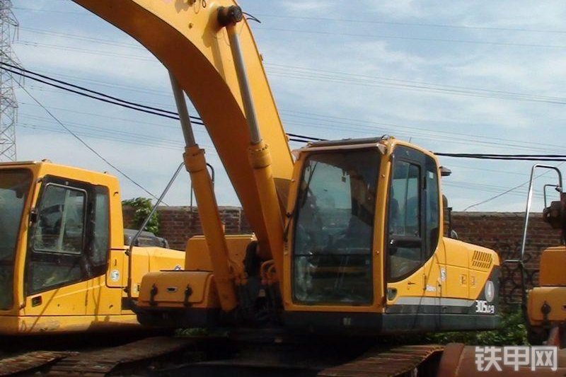 现代R305LC-9挖掘机整机外观