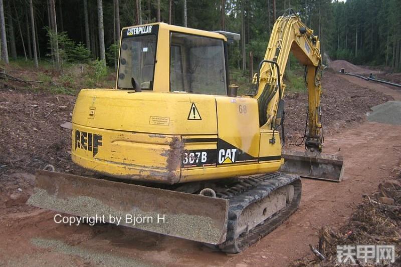 卡特彼勒307B挖掘机整机外观