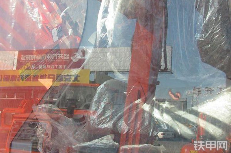 迪万伦DX260LC挖掘机局部