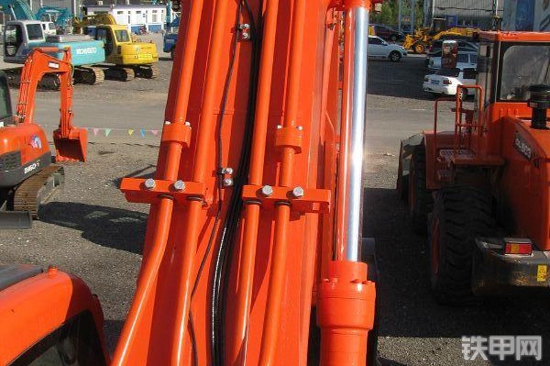 迪万伦DX260LC挖掘机局部