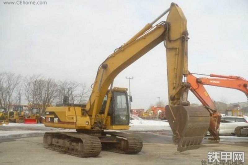 卡特彼勒320B挖掘机整机外观