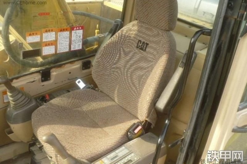 卡特彼勒320B挖掘机整机外观