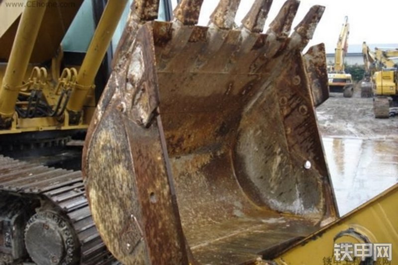 卡特彼勒320B挖掘机整机外观