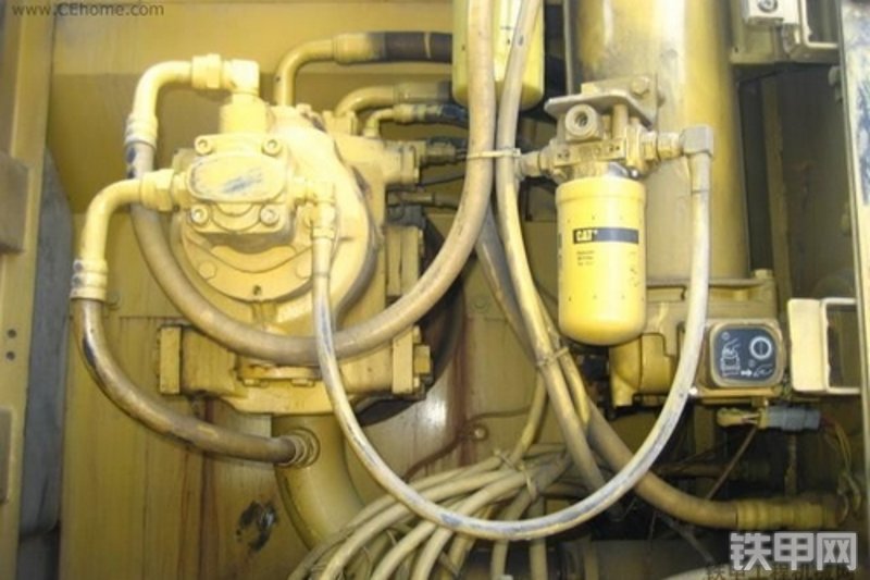 卡特彼勒320B挖掘机整机外观