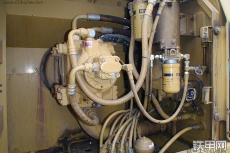 卡特彼勒320B挖掘机整机外观