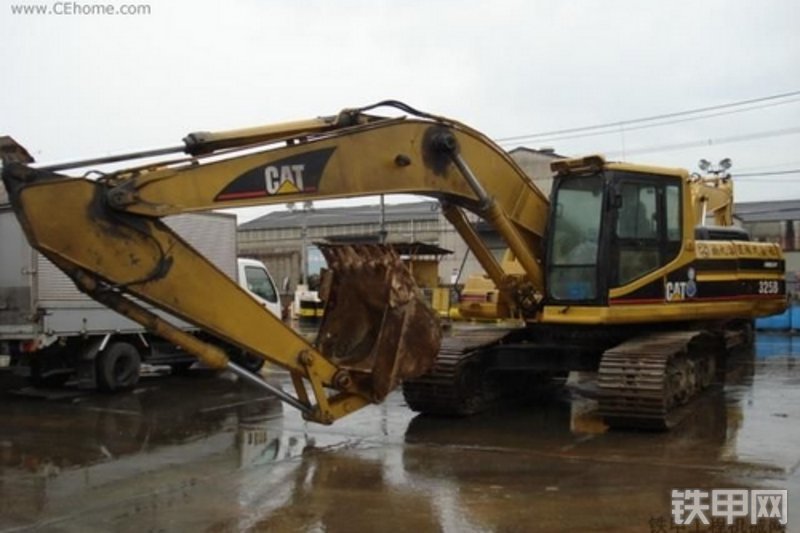 卡特彼勒320B挖掘机整机外观