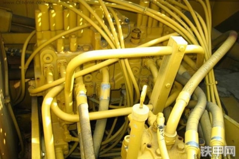 卡特彼勒320B挖掘机整机外观