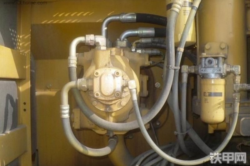 卡特彼勒320B挖掘机整机外观