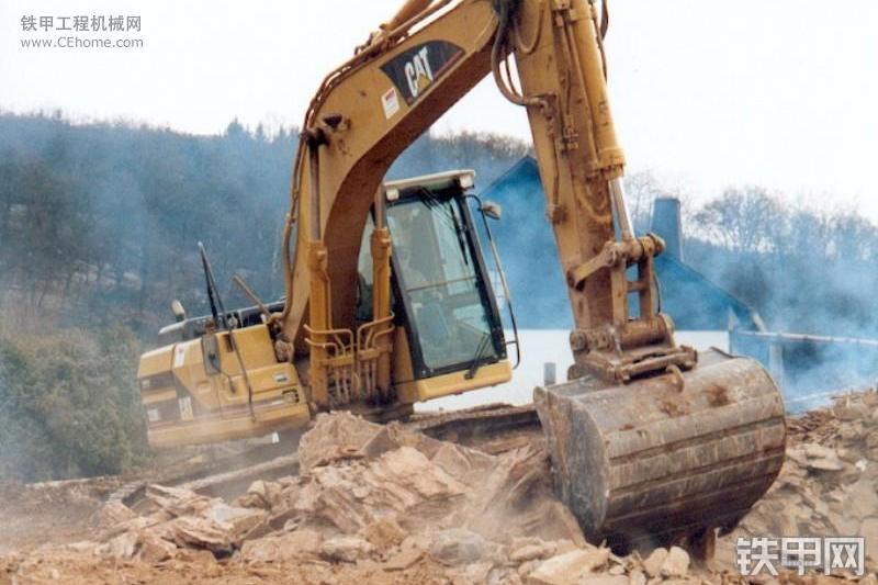 卡特彼勒320B-S挖掘机整机外观