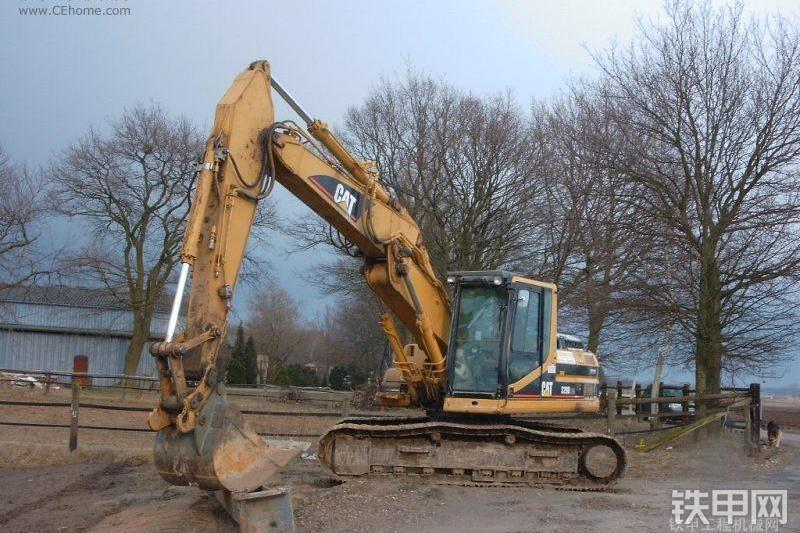 卡特彼勒320B-N挖掘机整机外观