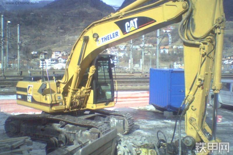 卡特彼勒320B-N挖掘机整机外观