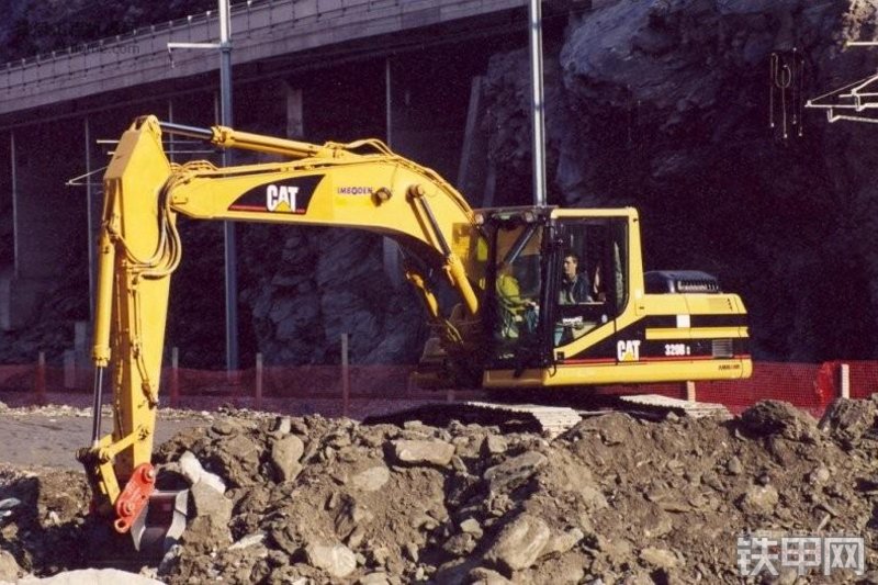 卡特彼勒320B-N挖掘机整机外观