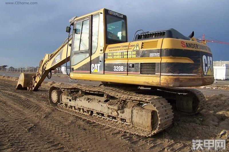 卡特彼勒320B-LN挖掘机整机外观