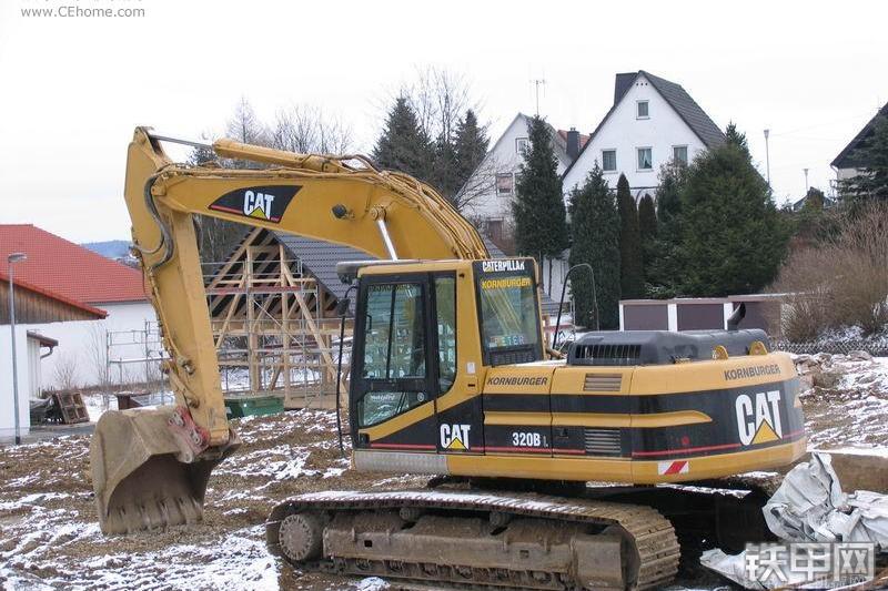 卡特彼勒320B-LN挖掘机整机外观