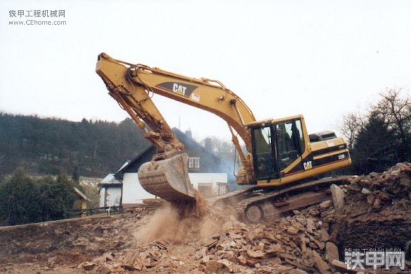 卡特彼勒320B-LN挖掘机整机外观