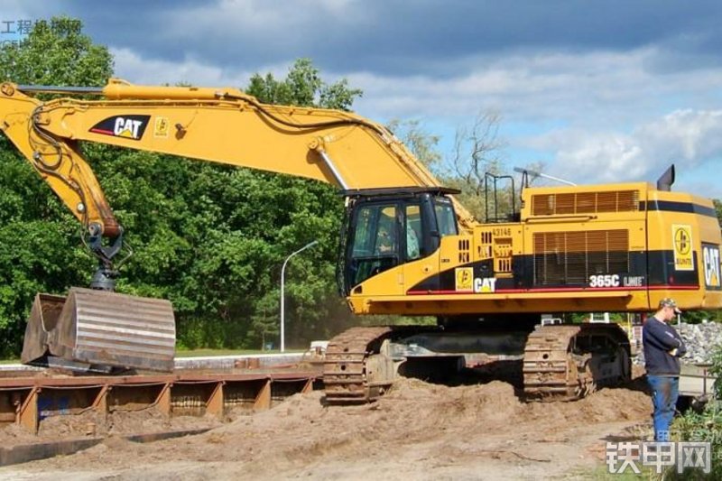 卡特彼勒365CL挖掘机整机外观