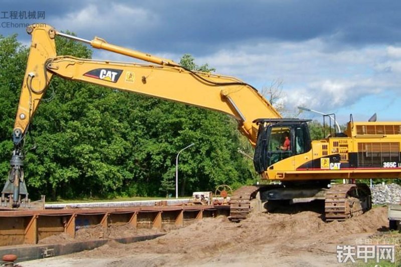 卡特彼勒365CL挖掘机整机外观