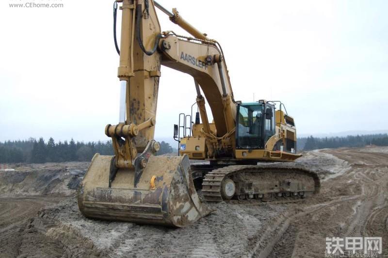 卡特彼勒365CL挖掘机整机外观