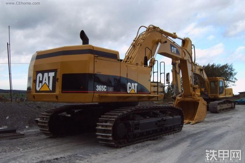 卡特彼勒365CL挖掘机整机外观
