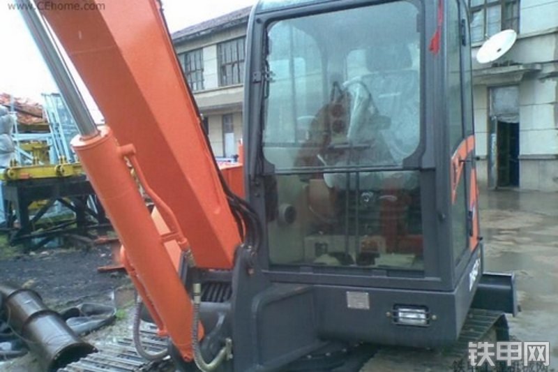 迪万伦DH60-7挖掘机整机外观