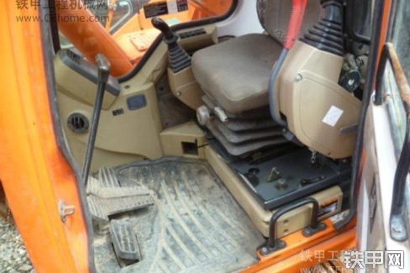 迪万伦DH258LC-7挖掘机整机外观