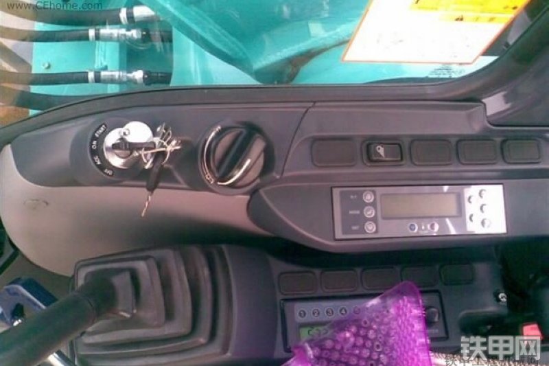 神钢SK260LC-8挖掘机局部