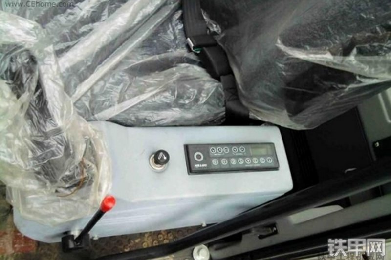 厦工XG822LC挖掘机整机外观