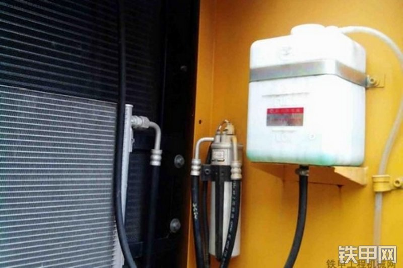 厦工XG822LC挖掘机整机外观