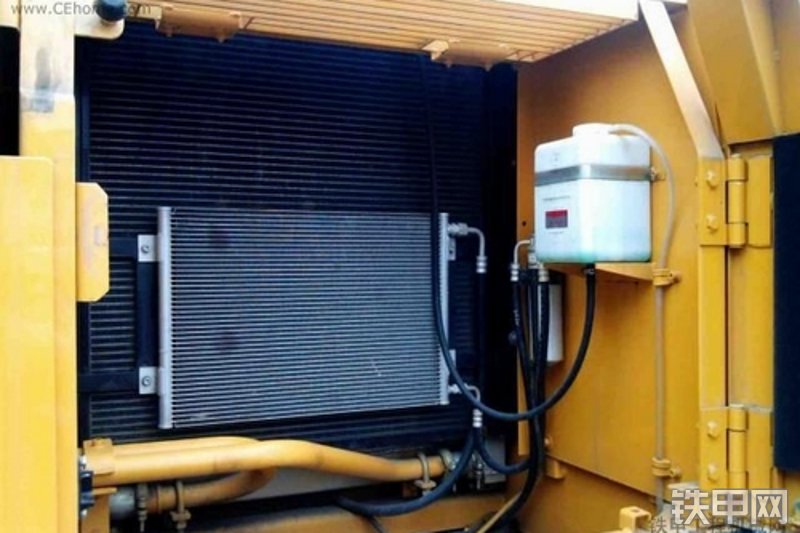 厦工XG822LC挖掘机整机外观