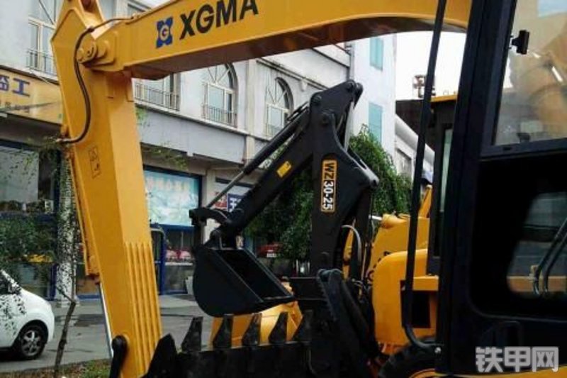 厦工XG822LC挖掘机整机外观