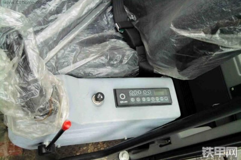 厦工XG822LC挖掘机整机外观