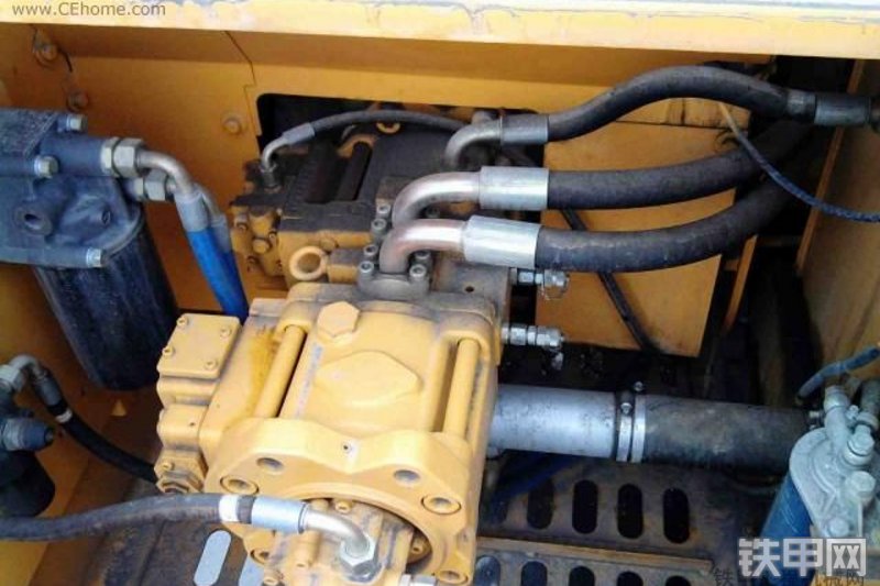 厦工XG822LC挖掘机整机外观