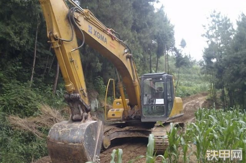 厦工XG822LC挖掘机整机外观