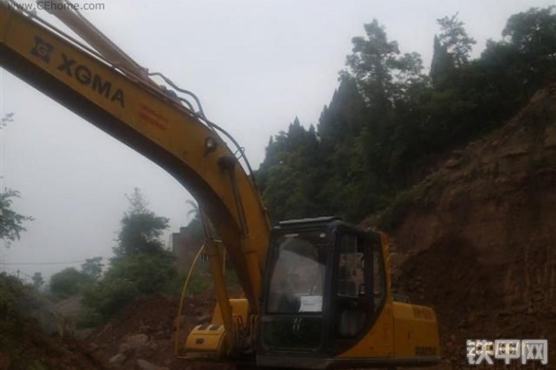 厦工XG822LC挖掘机整机外观