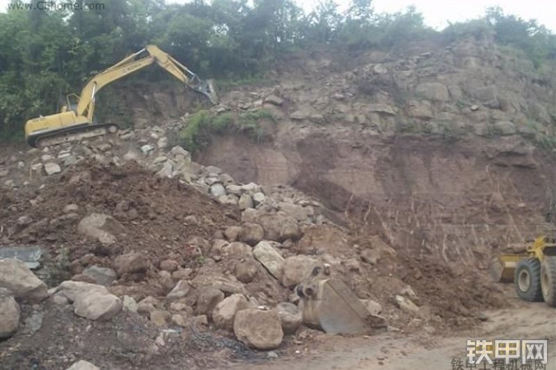 厦工XG822LC挖掘机整机外观